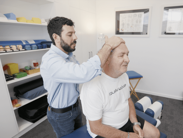 Chiropractor for neck pain