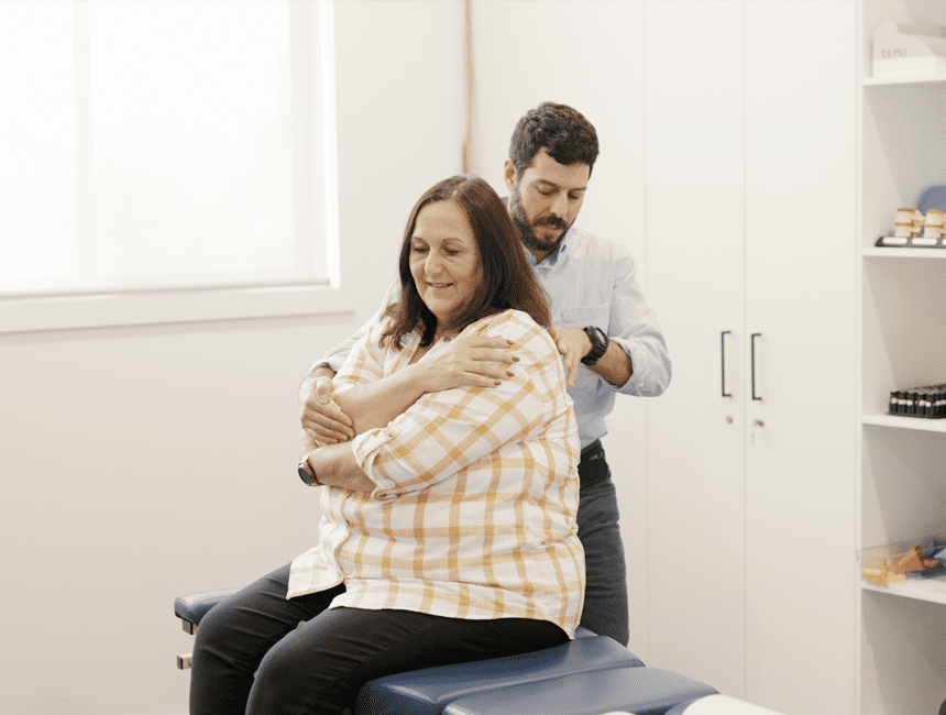 chiropractor shoulder pain